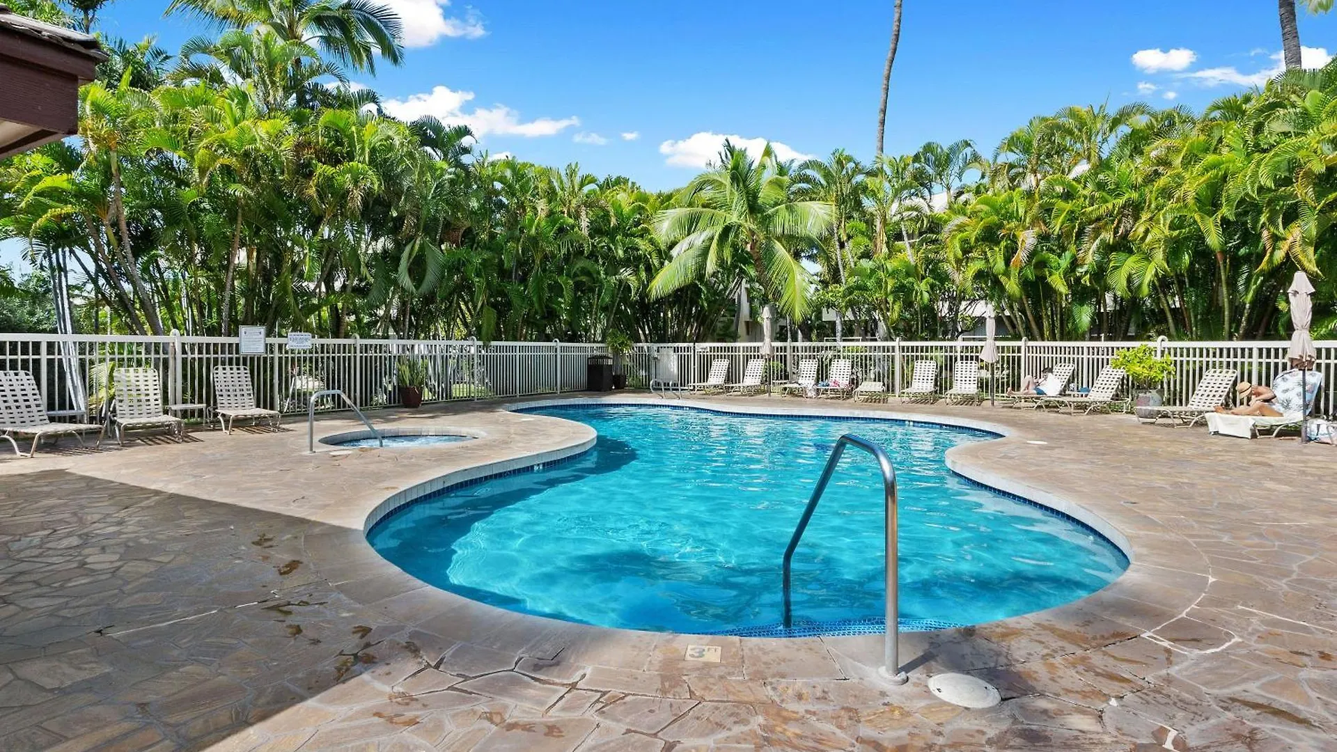 Aparthotel Prime Location! Walk To Beach, Shops & Dining! Wailea